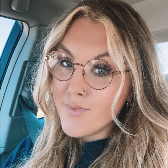 Meet your Posher, Chloe - Picture 1 of 1